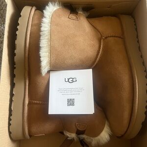 UGG Mini Bailey w/ Bows